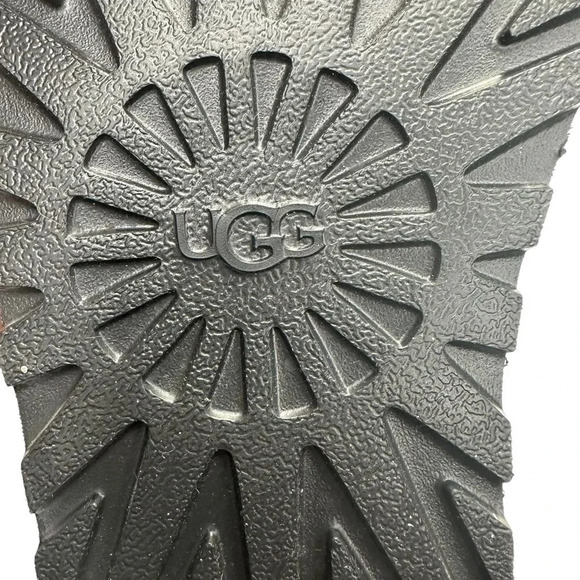 NWT UGG Women's Classic II Genuine Shearling Lined Boot in Black.  Sz: 10 - Picture 9 of 10